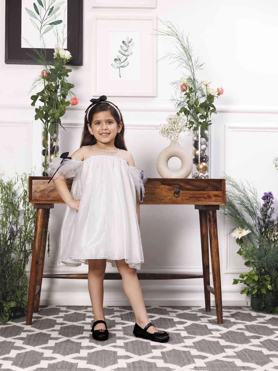 Dolly - A line organza white dress with black bow