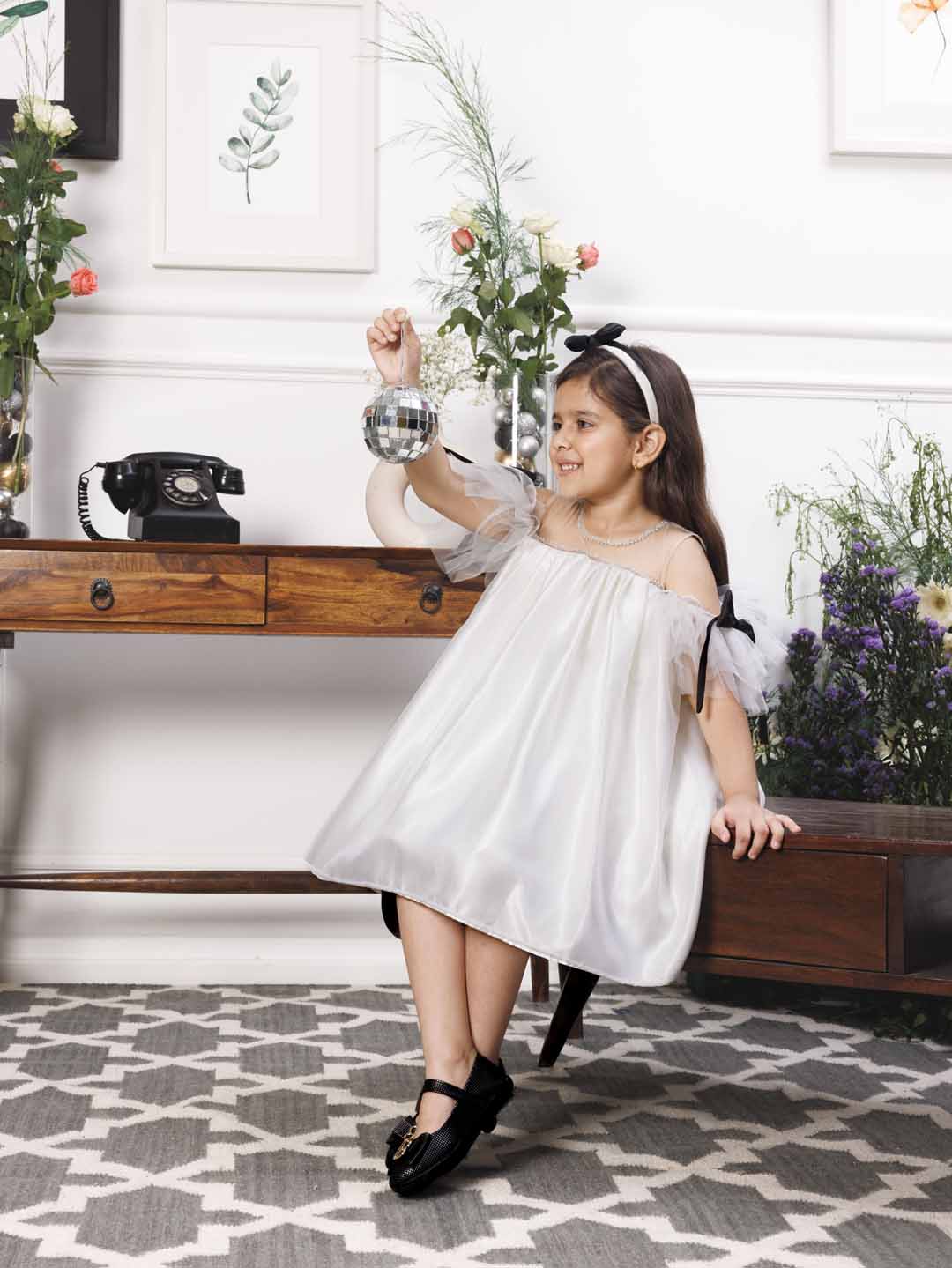 Dolly - A line organza white dress with black bow