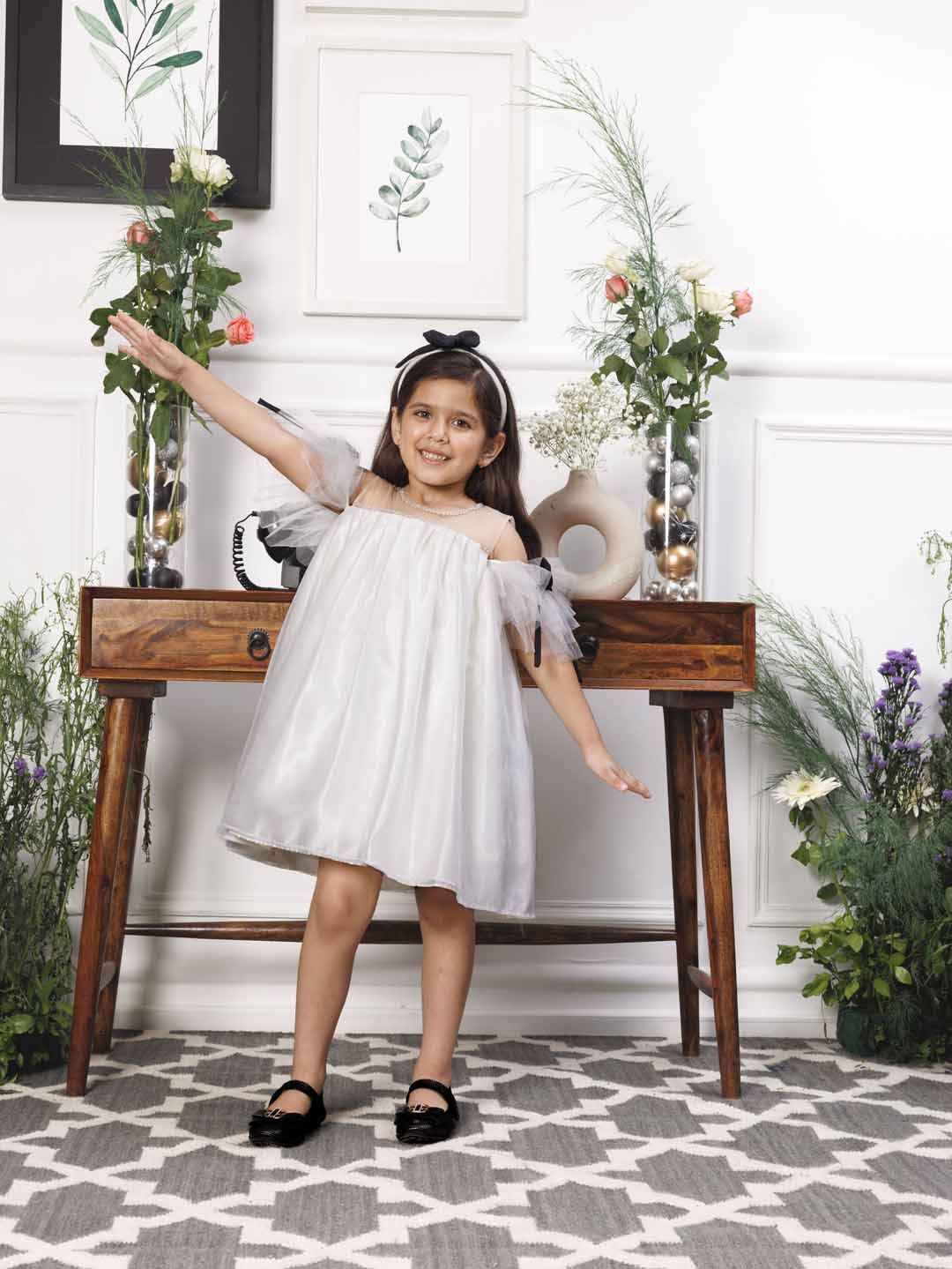Dolly - A line organza white dress with black bow