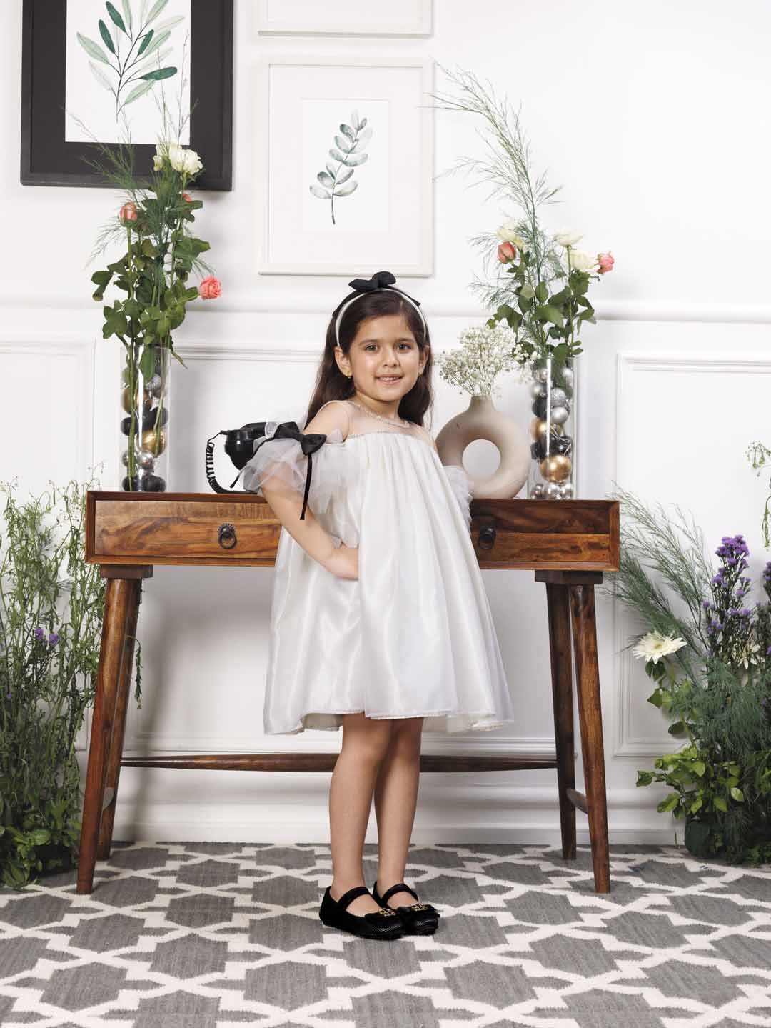 Dolly - A line organza white dress with black bow