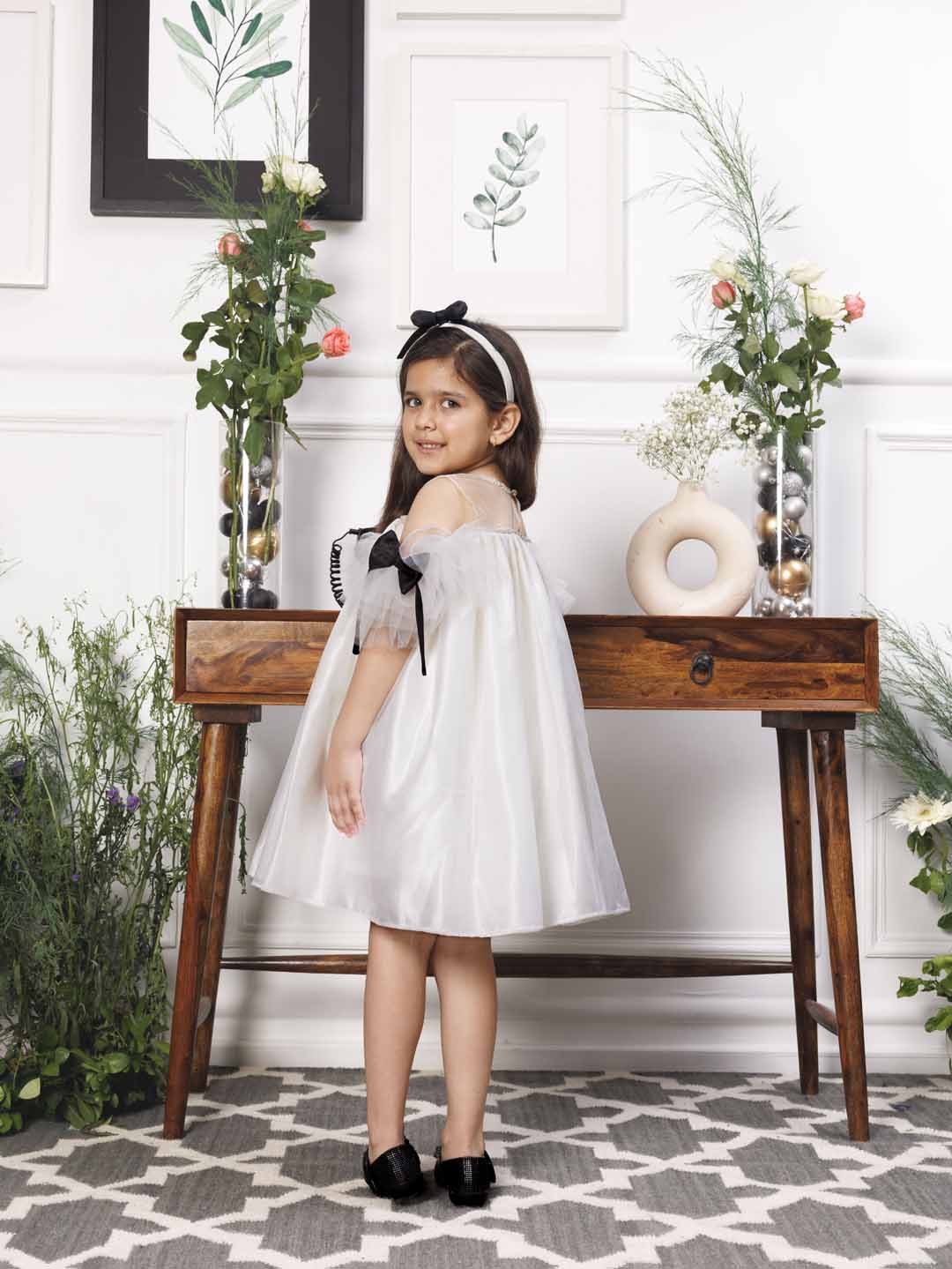 Dolly - A line organza white dress with black bow